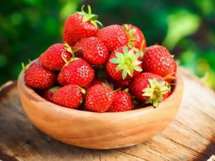 Φωτογραφία για Σε ποιες παθήσεις ωφελούν οι φράουλες και ποιοι είναι οι πιθανοί κίνδυνοι από την κατανάλωσή τους;