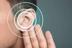 Απώλεια ακοής σε νεαρή ηλικία: Ποιοι οι κίνδυνοι για τον εγκέφαλο