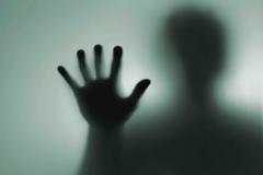 Οι πιο τρομακτικές εμφανίσεις φαντασμάτων on camera [video]