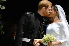 Μυστήριο με το κλείσιμο λογαριασμού στο Twitter της σχεδιάστριας που κατακεραύνωσε το νυφικό της Μέγκαν