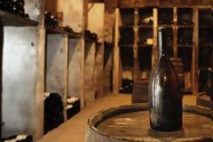 Τιμή-ρεκόρ για ένα μπουκάλι κρασί -Εφτασε τα 103.700 ευρώ