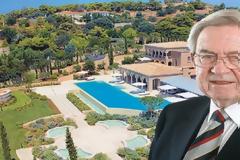 Το παλάτι ενός… έκπτωτου Βασιλιά – Η εντυπωσιακή βίλα του τέως βασιλιά Κωνσταντίνου στο Πόρτο Χέλι!