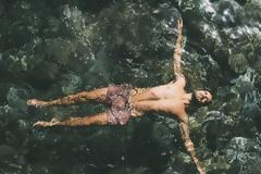 Πώς μια μέρα στη θάλασσα μπορεί να βελτιώσει την εμφάνισή σου