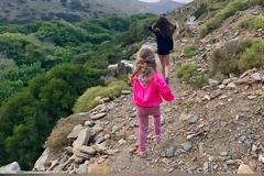 Ελένη Μενεγάκη: Οι νέες φωτο με τις κόρες της να βολτάρουν στην Άνδρο έριξαν το Instagram