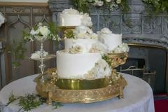 Σε δημοπρασία μπαγιάτικες βασιλικές γαμήλιες τούρτες