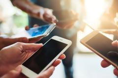 Το επικό μήνυμα ενός μαθητή στο σχολείο για το κινητό της μητέρας του