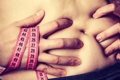 Λίπος στην κοιλιά; Οι 5 κανόνες που πρέπει να τηρείς για να το χάσεις