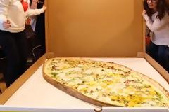 Το πιο εντυπωσιακό πενιρλί στον κόσμο κοντεύει το 1,5 μέτρο [video]