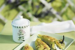 Ψητές πράσινες πιπεριές γεμιστές με αρωματικό κατίκι Δομοκού