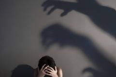 Φρίκη στη Λέρο: «Υποχρέωναν την 14χρονh κόρη τους να τους βλέπει να κάνουν σeξ και μετά τη βίαζαν»