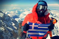 Έλληνας αστυνομικός «κατακτά» μία από τις υψηλότερες κορυφές του κόσμου στα Ιμαλάια