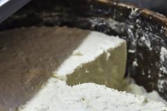 Επόμενο εμπόδιο στο Brexit η... φέτα!