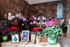 Ο τάφος της Γερόντισσας  Μακαρίας, της μοναχής που ανακάλυψε τα λείψανα του Αγίου Εφραίμ του Νέου (φωτογραφίες)