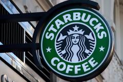Starbucks: Κλείνει 8.000 καταστήματα λόγω… υπαλλήλων