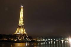 Συγκλονιστικό βίντεο: Η στιγμή που ο Πύργος του Άιφελ χτυπήθηκε από κεραυνό