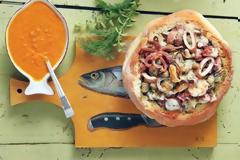 Καρβέλι γεμιστό με ποικιλία θαλασσινών