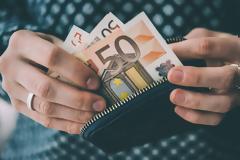 Ποιοι «κλειδώνουν» σύνταξη πριν τα 60 σε Δημόσιο και ΙΚΑ