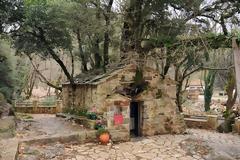 Ποιο είναι το εκκλησάκι στην Πελοπόννησο που προκαλεί δέος και έχει μπει στο ρεκόρ Γκίνες;