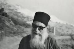 «– Παιδί μου, δε έχεις εξομολογηθεί όλες τις αμαρτίες· γι αυτό δεν ανοίγει η πόρτα»