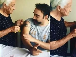 Φωτογραφία για Αυτή η μάνα μόλις είδε το τατουάζ του γιου της έπαθε Σοκ - Τότε παίρνει σφουγγάρι και νερό και... γίνεται viral [video]