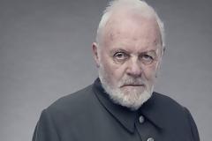 Ο Αντονι Χόπκινς φέρνει τον «Βασιλιά Ληρ» στο σκοτεινό παρόν της Ευρώπης του σήμερα