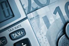 Αλήθειες και ψέματα για τη μείωση του αφορολογήτου