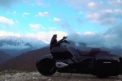 Η μοτοσικλέτα του Καλάσνικοφ «σκοτώνει» – Θα συνοδεύει τον Πούτιν