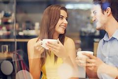 Με φλερτάρει ή όχι; 12 σημάδια για να ξέρετε