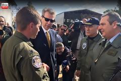 Επίδοση ξιφών σήμερα στην 110 ΠΜ από τον Πάνο Καμμένο. Μαζί του ο Αμερικανός Πρέσβης Τζέφρυ Πάιατ