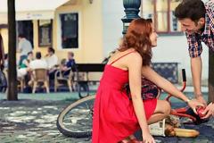 Πώς να καταλάβεις αν σε θέλει