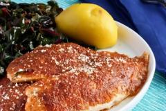 Τραγανά και “καπνιστά” fish fillets σε κρούστα παρμεζάνας