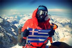 Έλληνας αστυνομικός «κατέκτησε» μία από τις υψηλότερες κορυφές του κόσμου στα Ιμαλάια (Video&Photos)