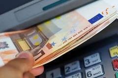 Capital controls: Απελευθερώνεται το όριο ανάληψης - Πόσα χρήματα μπορείτε να βγάλετε