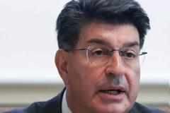 Θ. ΦΕΣΣΑΣ: «Η ΙΔΙΑ Η ΕΠΙΧΕΙΡΗΣΗ ΜΠΟΡΕΙ ΝΑ ΔΙΑΠΡΑΓΜΑΤΕΥΤΕΙ ΜΕ ΤΟΥΣ ΕΡΓΑΖΟΜΕΝΟΥΣ ΓΙΑ ΚΑΛΑ ΕΙΣΟΔΗΜΑΤΑ»