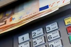 CAPITAL CONTROLS: ΣΤΙΣ €5.000 ΤΟ ΜΗΝΑ ΑΥΞΑΝΟΝΤΑΙ ΟΙ ΑΝΑΛΗΨΕΙΣ