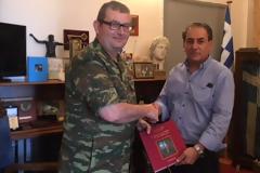 Ο Δήμαρχος Καλύμνου υποδέχθηκε το νέο Διοικητή του Συντάγματος Ευζώνων, Κωνσταντίνο Δαλάκη