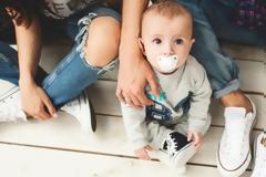 «Μια μέρα θα είσαι ολόκληρος άντρας, αλλά προς το παρόν είσαι το αγοράκι μου…»