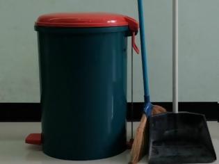 Φωτογραφία για Τρεις λύσεις για να μην μυρίζει ο κάδος των σκουπιδιών σας