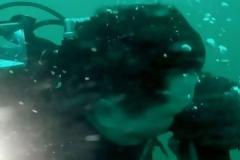 Κόβει την ανάσα: Η στιγμή που ένας δύτης ξέμεινε από οξυγόνο 100 μέτρα κάτω από την επιφάνεια της θάλασσας [video]