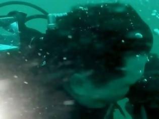 Φωτογραφία για Κόβει την ανάσα: Η στιγμή που ένας δύτης ξέμεινε από οξυγόνο 100 μέτρα κάτω από την επιφάνεια της θάλασσας [video]