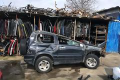 Έκλεβαν αυτοκίνητα από την Αθήνα, τα έκαναν ανταλλακτικά και τα πωλούσαν στη Θεσσαλονίκη