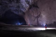 Η τεράστια σπηλιά στην Κίνα που χωράει... πυραμίδες, Boeing 747 και γήπεδα ποδοσφαίρου!