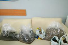 Αστυνομικοί από την Πρέβεζα συνέλαβαν στο Μενίδι ζευγάρι για διακίνηση κάνναβης (ΦΩΤΟΓΡΑΦΙΕΣ)