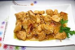 Κοτόπουλο με σάλτσα λεμονιού και ρύζι μπασμάτι