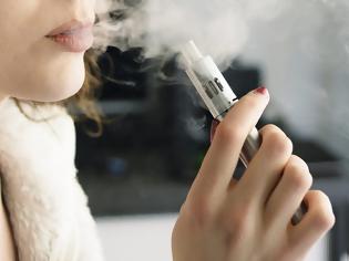 Φωτογραφία για Ηλεκτρονικά τσιγάρα: Ποια γεύση μπορεί να βλάψει τους πνεύμονες σας;