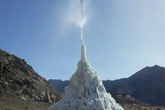 Ένας ασυνήθιστος τρόπος ποτίσματος σε χωριό των Ιμαλαΐων!