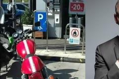 Έξαλλος ο Πέτρος Κωστόπουλος: Η απάντηση του για τη φωτογραφία με το παρκάρισμα σε θέση ΑΜΕΑ