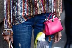 Οι μικροσκοπικές τσάντες είναι η πιο hot τάση της σεζόν