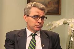 ΤΖ. ΠΑΪΑΤ: ΗΓΕΤΙΚΟΣ Ο ΠΕΡΙΦΕΡΕΙΑΚΟΣ ΡΟΛΟΣ ΤΗΣ ΕΛΛΑΔΑΣ