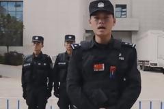 Επικό βίντεο της κινεζικής αστυνομίας με συμβουλές σε περίπτωση επίθεσης με μαχαίρι